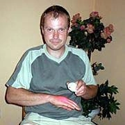 Soffro di psoriasi grave da 20 anni .... Inizialmente l'avevo preso in prestito per una prova, per non offendere un buon amico che me ne aveva offerto l'opportunitàe con la convinzione che l'avrei restituito in tutta tranquillità, perché, come altri metodi che avevo provato, probabilmente non mi avrebbe aiutato in alcun modo. Ma non è stato così! Al contrario, l'ho pagato volentieri e ho continuato a utilizzare con stupore le sue grandi capacità.