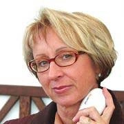 Non so cosa sia un raffreddore, un'influenza, uno streptococco... Ho acquistato la mia prima lampada per fototerapia circa 4 anni fa e da allora non ho più fatto un trattamento con la luce. Mi aiuta per ogni tipo di dolore, soprattutto alle articolazioni. Ogni volta che sento qualcosa da qualche parte, prendo la lampada per fototerapia e la faccio brillare sul punto in cui mi fa male e di solito dopo le prime due o tre sedute va molto meglio, a volte completamente bene.